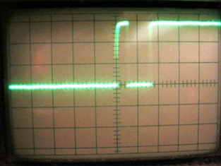 Осциллограмма сигнала на линии DQ датчика DS18B20 при включении питания.